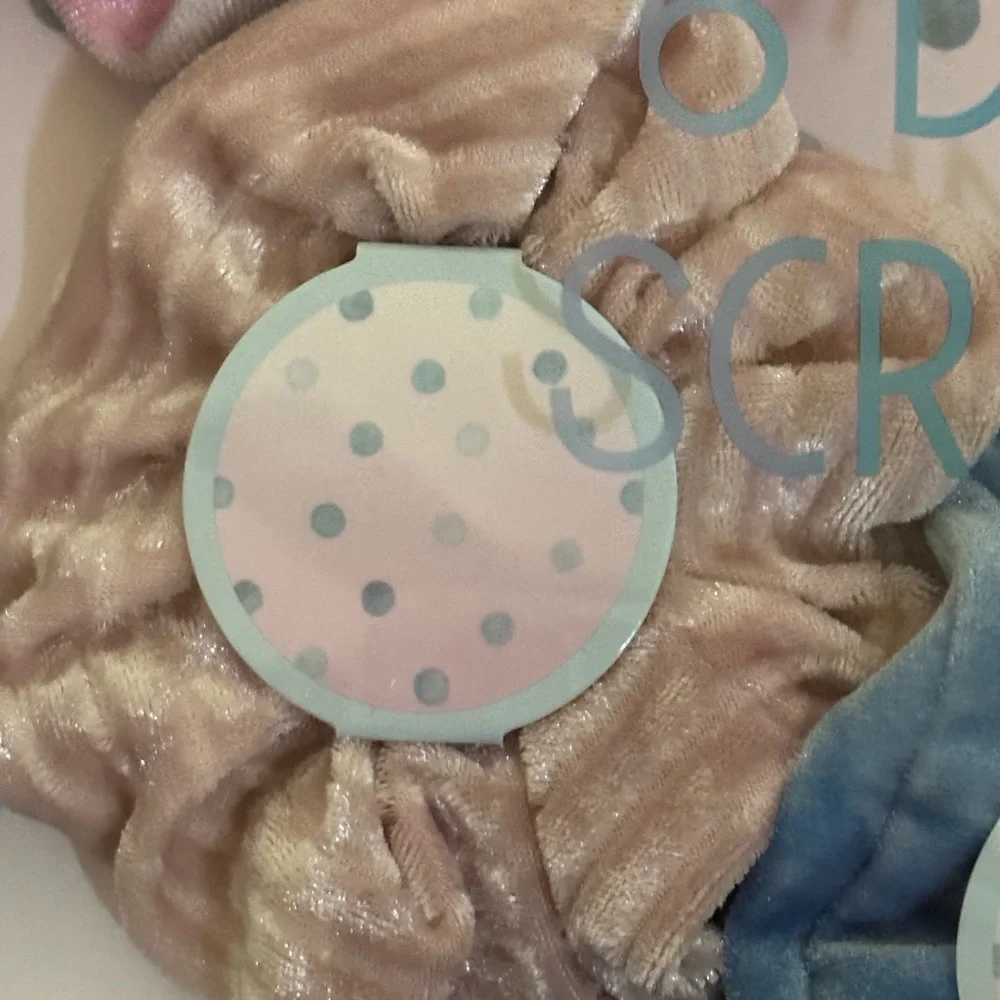 Girl’s six days of scrunchies #1 hair accessory brand